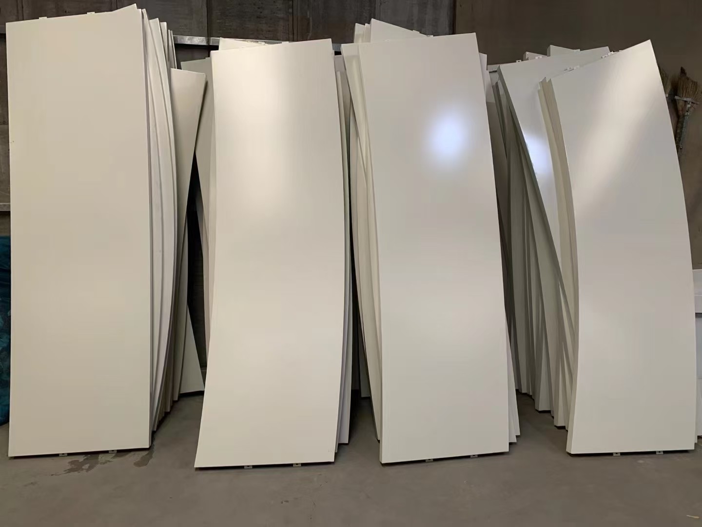 氟碳铝单板和粉末喷涂铝单板有什么区别？怎么选   